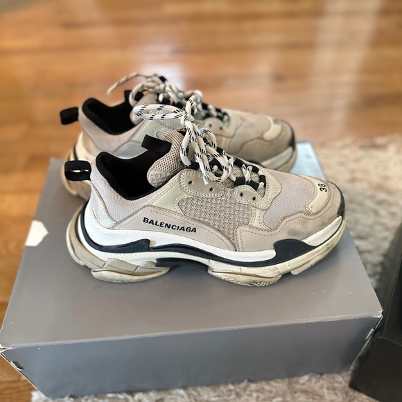Authentic Balenciaga Triple S Sneakers - Picture 8 of 16